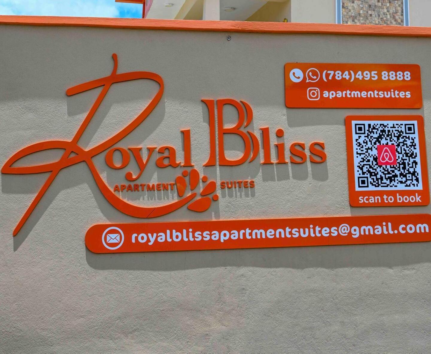 Royal Bliss Apartment Suites Кінгстаун Екстер'єр фото